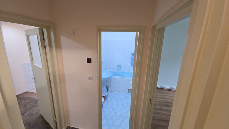 Micro 17 Vis a Vis de Oficiul Postal Nr. 9